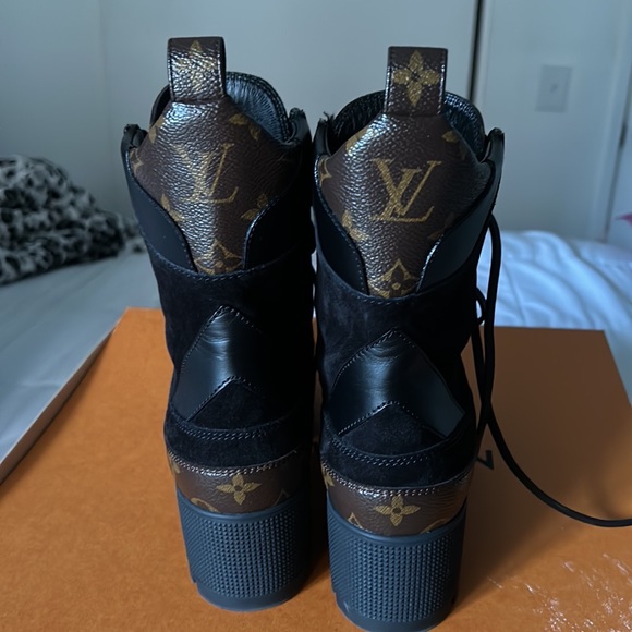 Laureate Platform Desert Boot - Picture 4 of 11